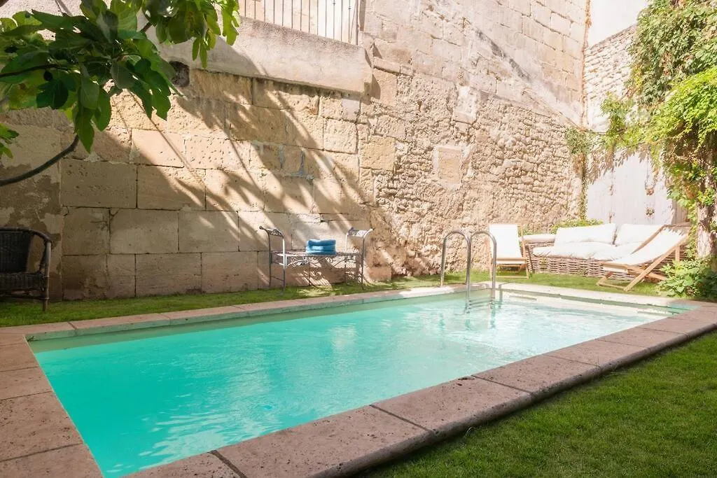 아흘르 Private Mansion, Completely Renovated With Swimming Pool, In Historical Center 빌라